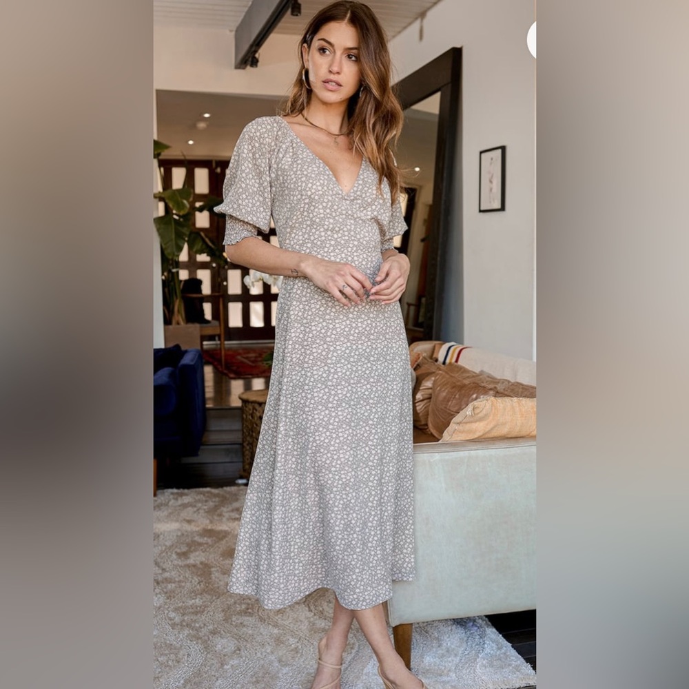 Lulu's Gray Floral Midi Dress